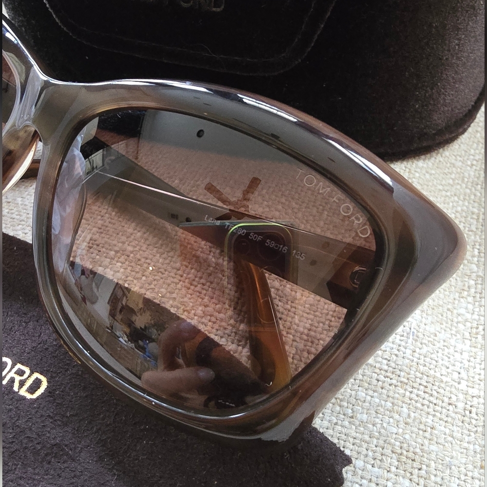 🌟 (SOLD) TOM FORD "LANA" Cat-eye Sunglasses w/ Case - Authentic, Like New - Picture 4 of 12